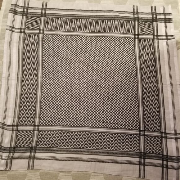 Classic Keffiyeh Shawl Black and White NWT - Picture 2 of 6